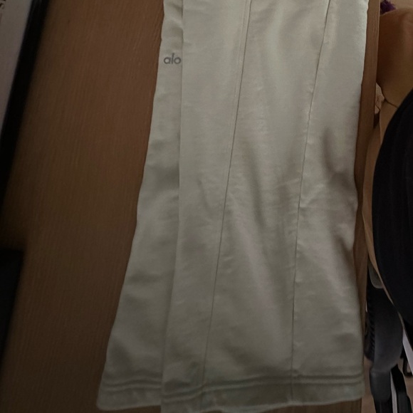 Alo Yoga Hi-Waist Free Time Sweatpants - Picture 2 of 5